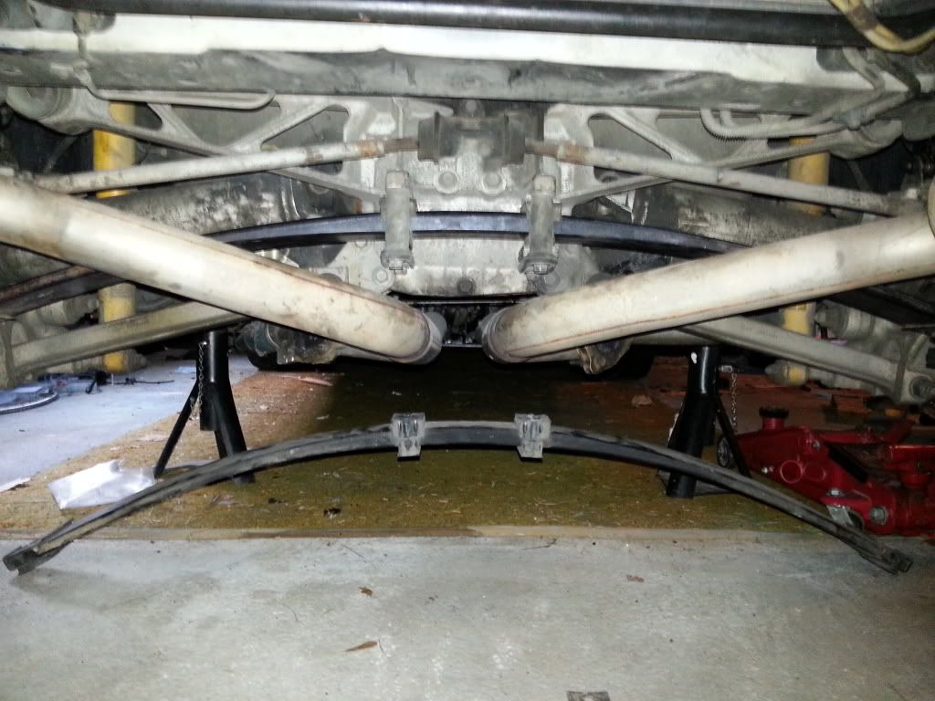 rear leaf spring... (worn out or wrong spacers?) pics