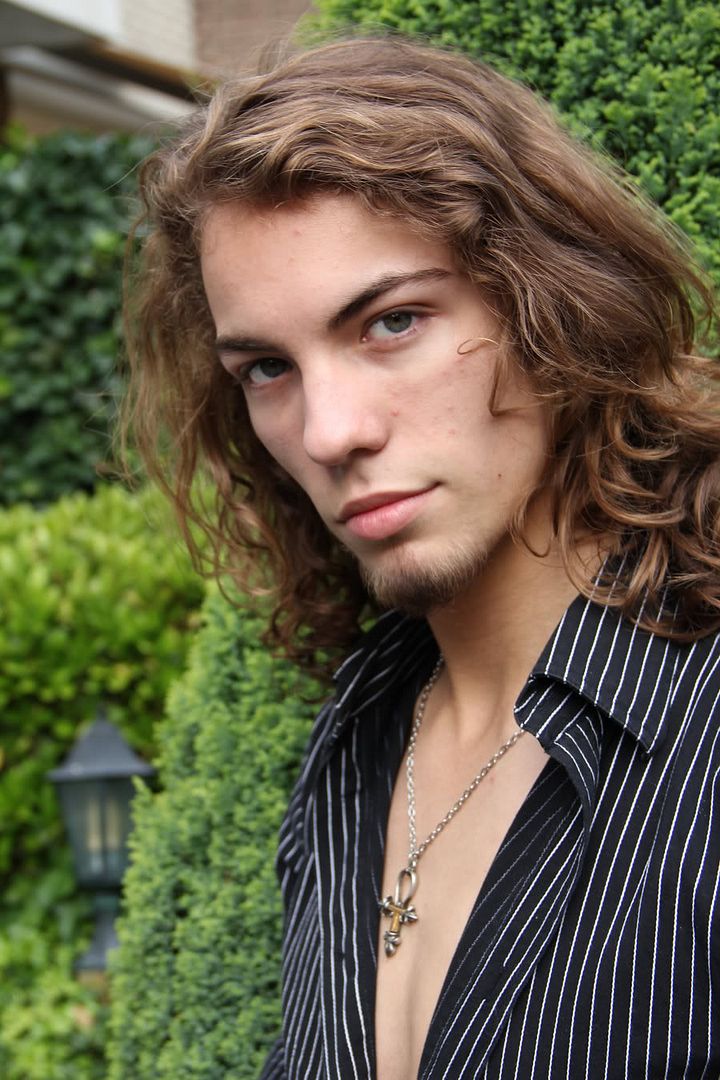 <img500*0:http://i304.photobucket.com/albums/nn169/dragonictunes/Male_stock_002_by_Sifra_stock.jpg>