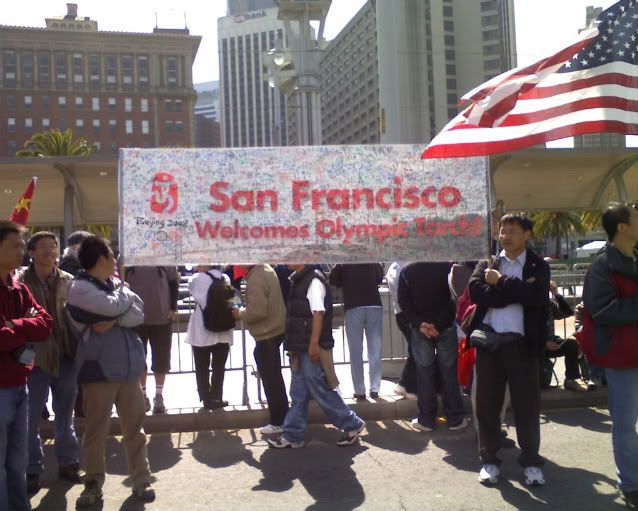 旧金山华人欢迎奥运火炬的到来