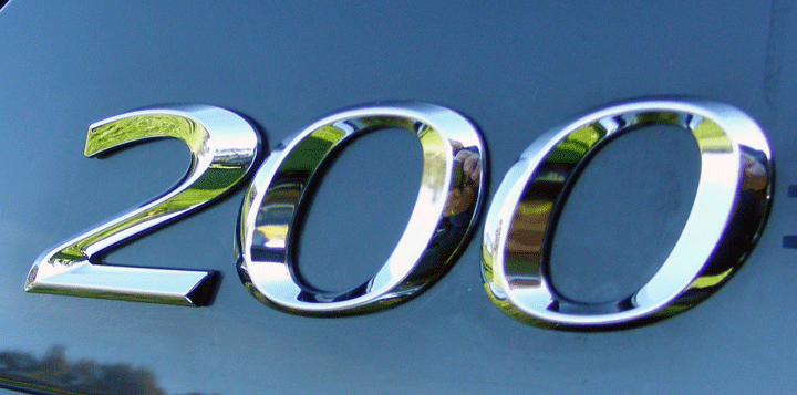 chrysler-200-2011-badge.gif