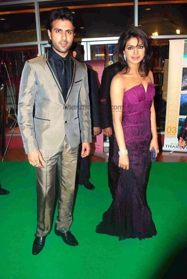 Harman Baweja Priyanka Chopra green carpet