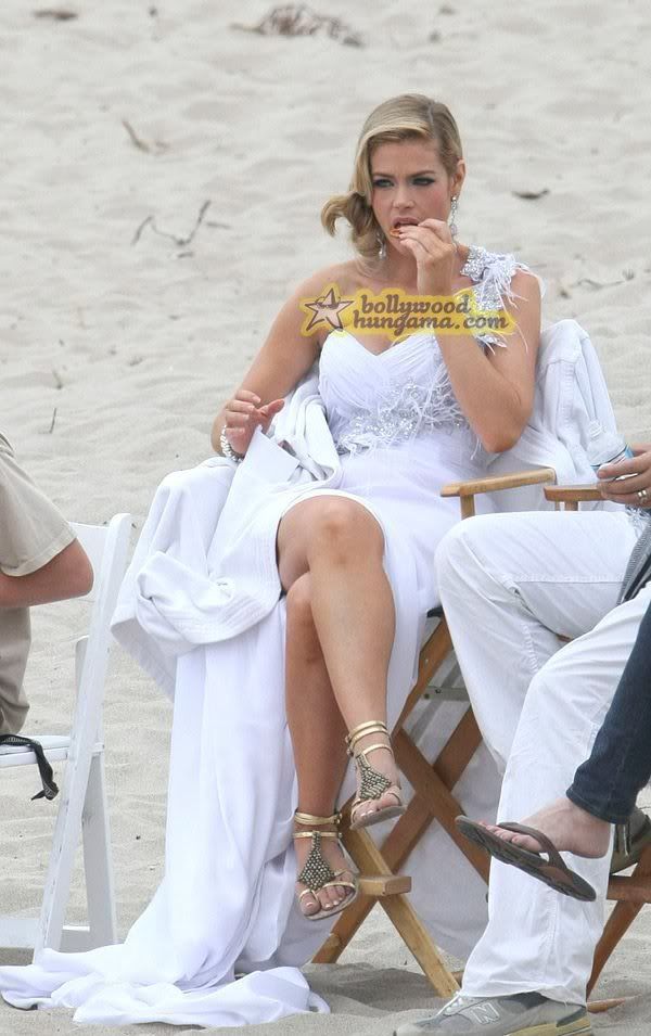 Denise Richards eating