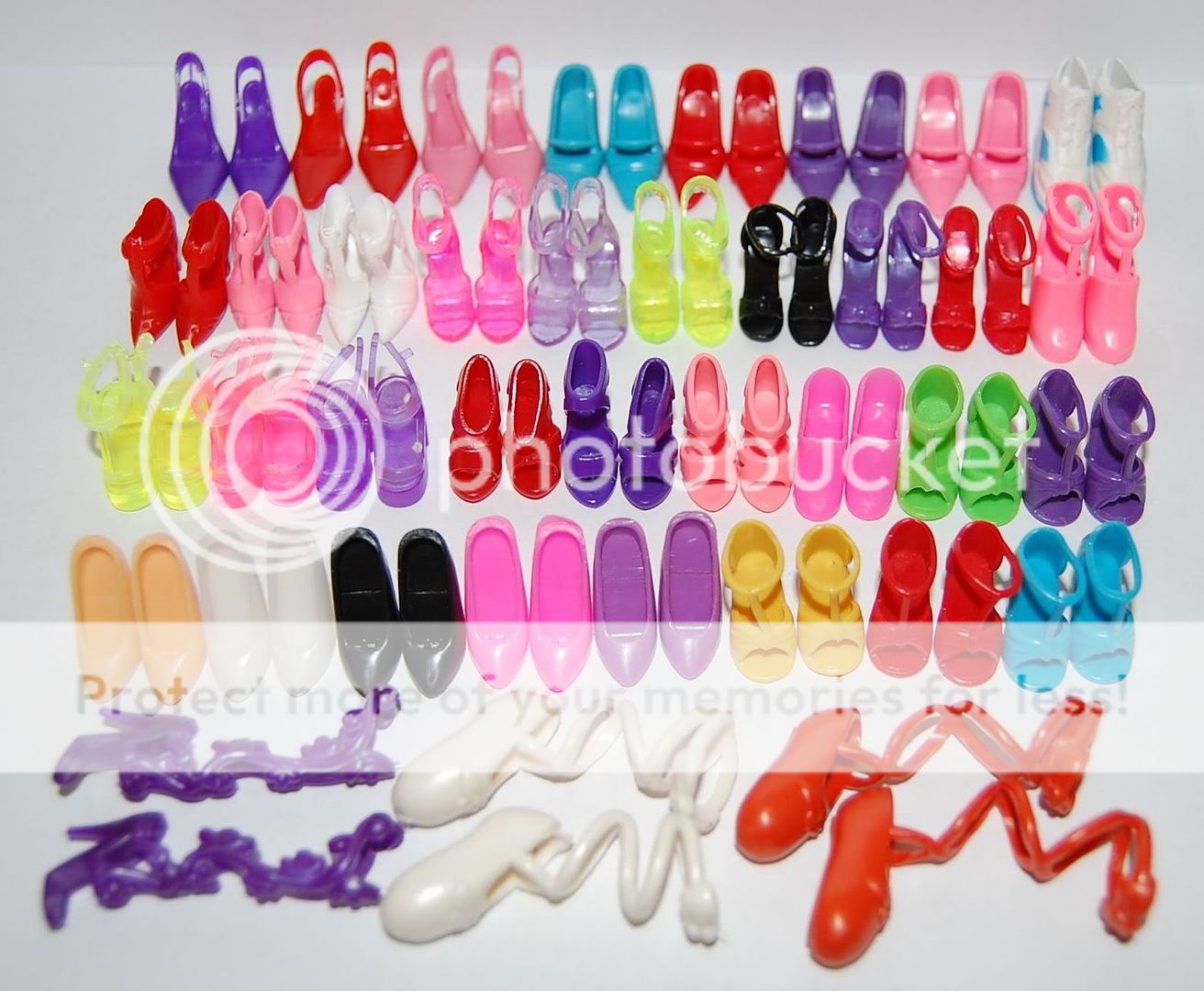 Lot Barbie dress /accessories 100 Pairs Shoes(30 style)  