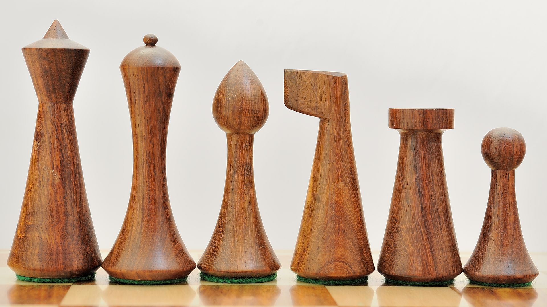 Шахматы из дерева на токарном станке
